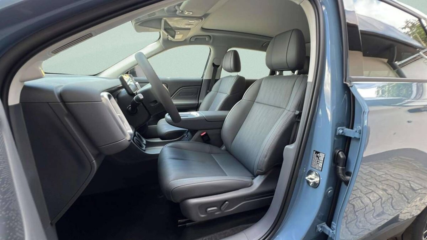 B10 DESIGN HYBRID EV 218 k, 18,8 kWh