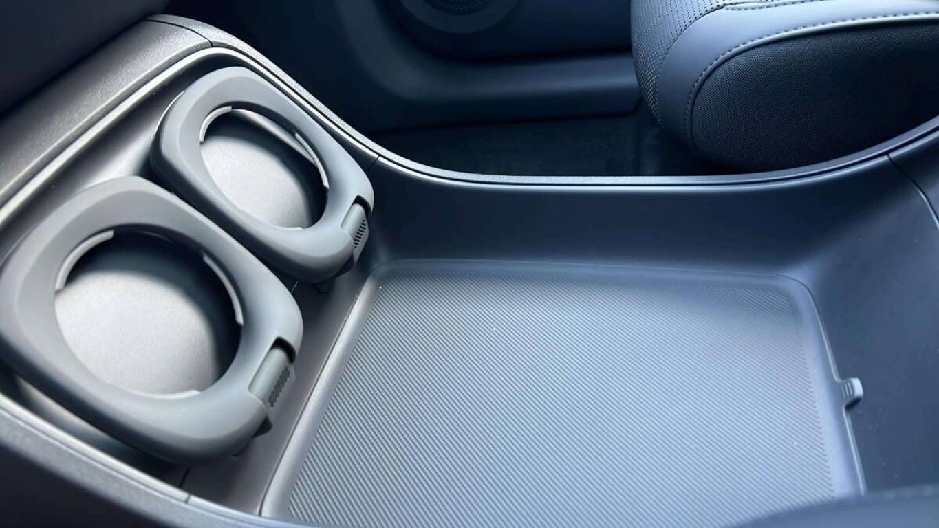 B10 DESIGN HYBRID EV 218 k, 18,8 kWh