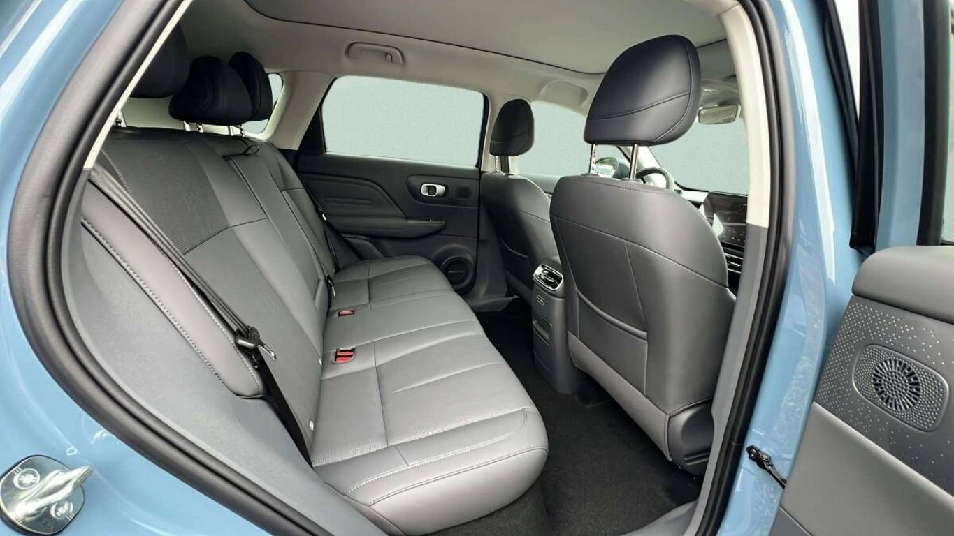 B10 DESIGN HYBRID EV 218 k, 18,8 kWh