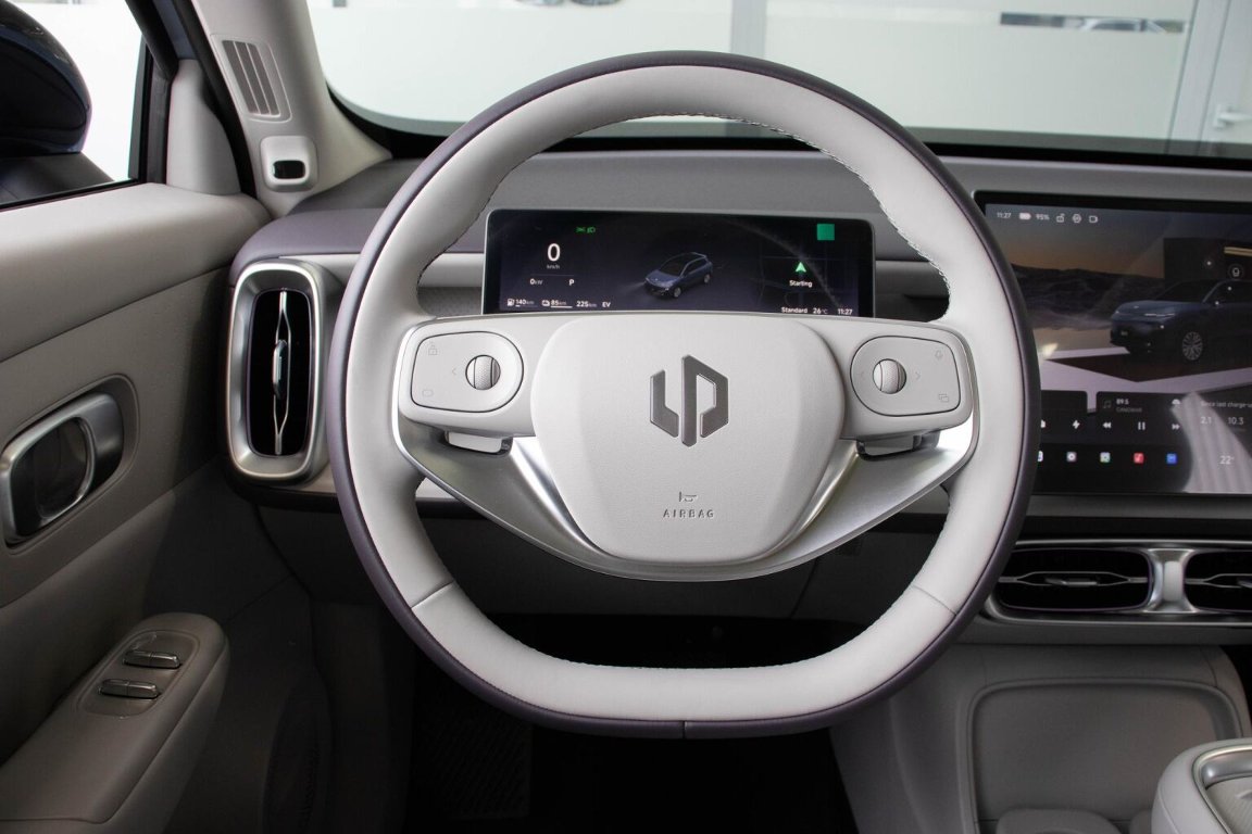 B10 DESIGN HYBRID EV 218 k, 18,8 kWh