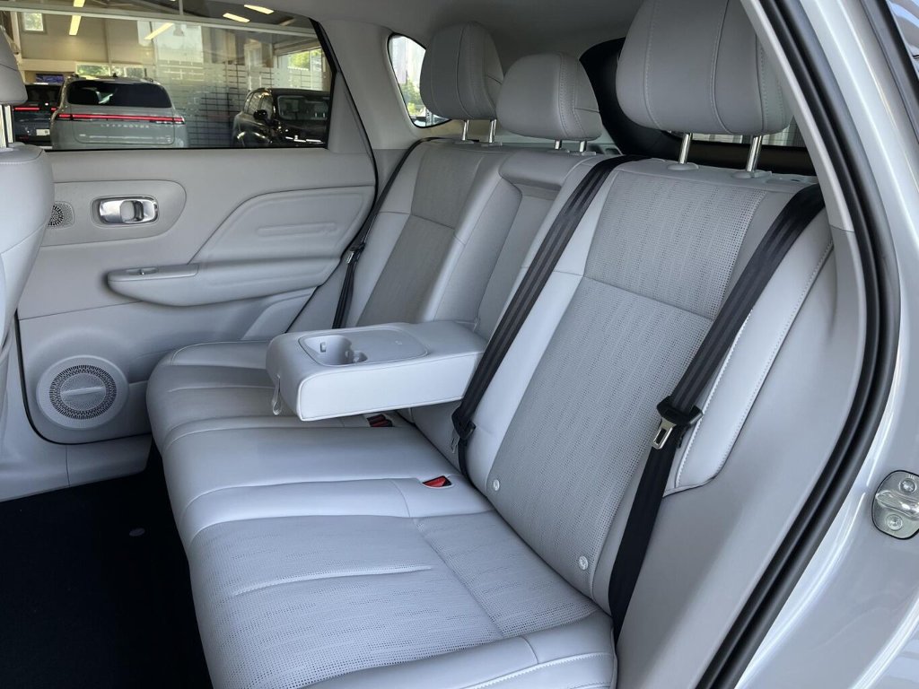B10 DESIGN HYBRID EV 218 k, 18,8 kWh
