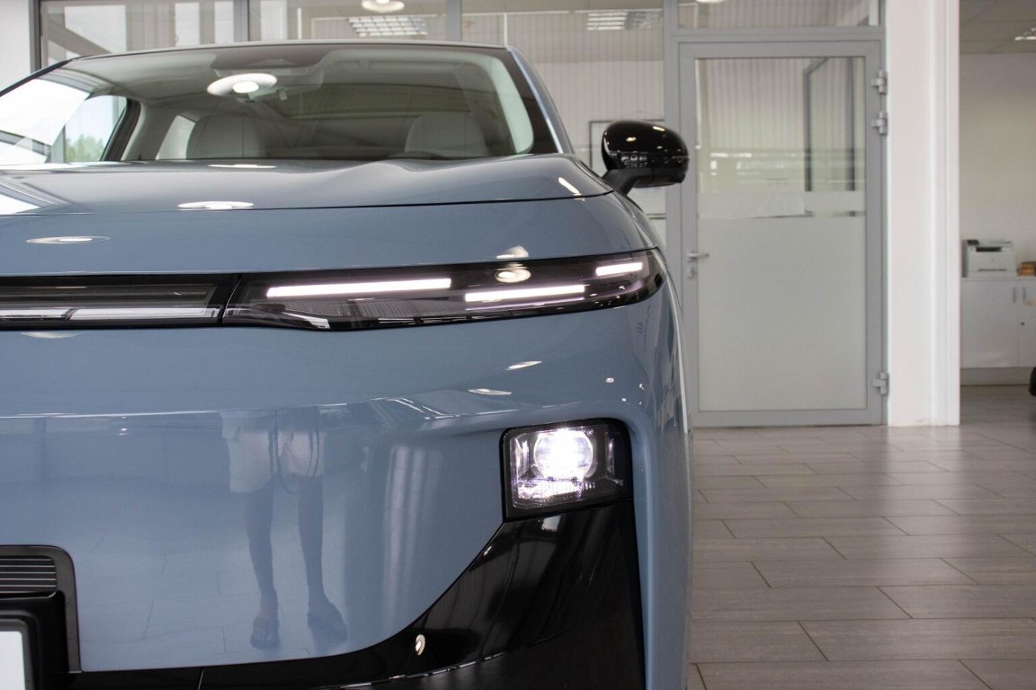 B10 DESIGN HYBRID EV 218 k, 18,8 kWh
