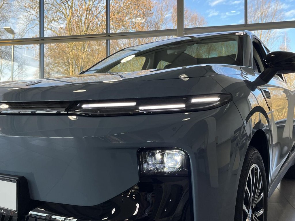 B10 DESIGN HYBRID EV 218 k, 18,8 kWh