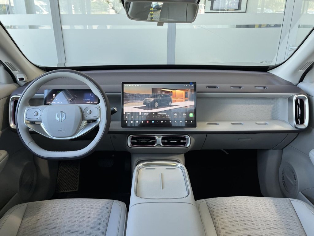 B10 DESIGN HYBRID EV 218 k, 18,8 kWh