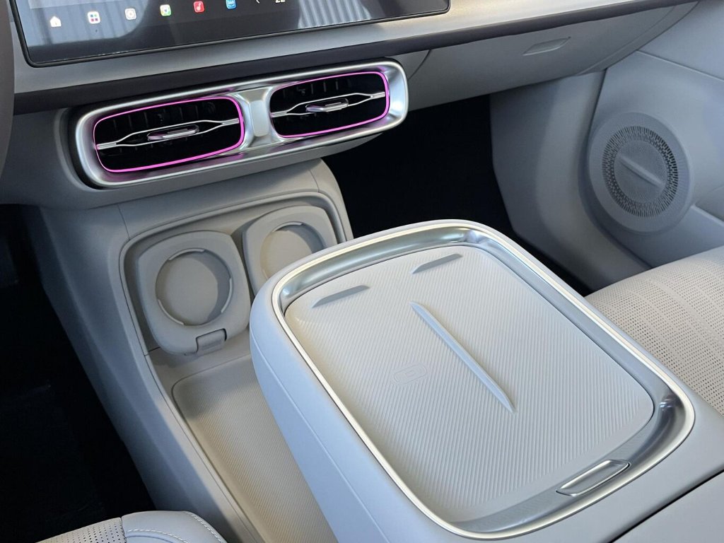 B10 DESIGN HYBRID EV 218 k, 18,8 kWh