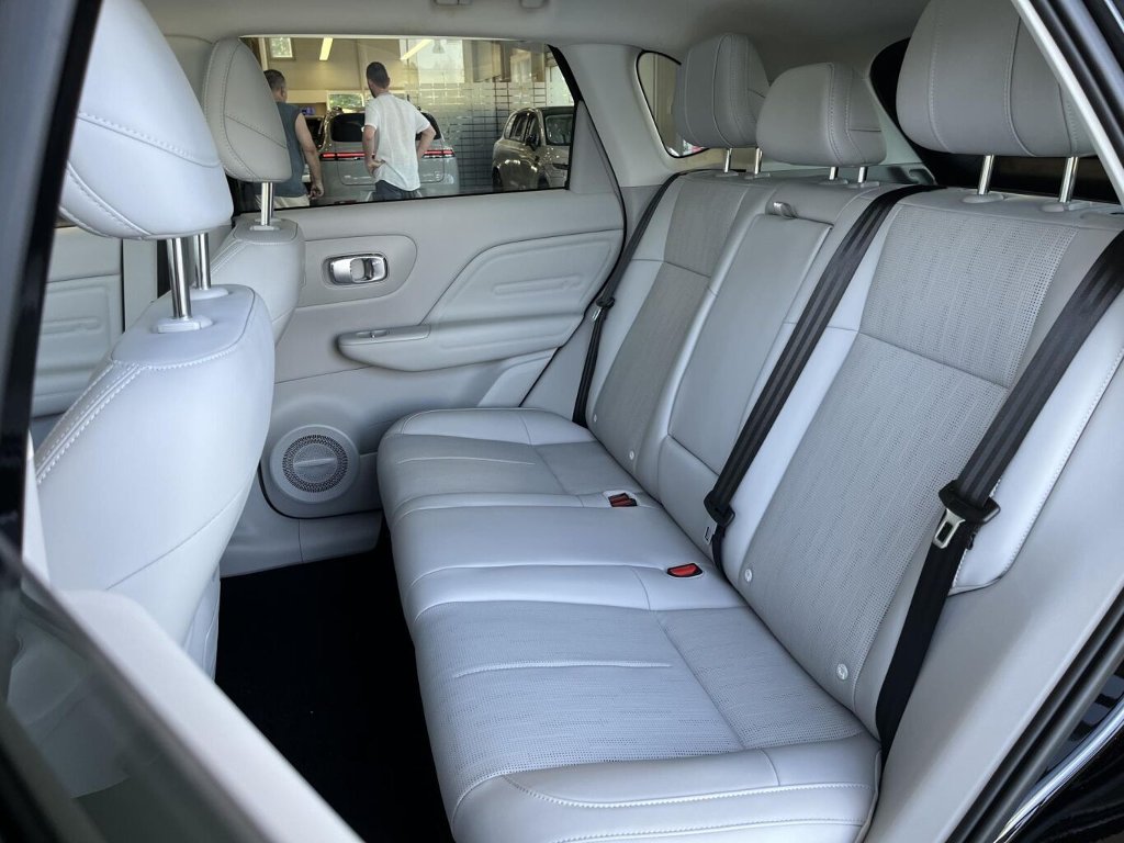 B10 DESIGN HYBRID EV 218 k, 18,8 kWh
