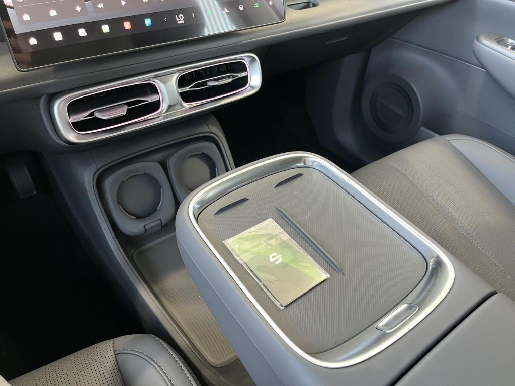 B10 DESIGN HYBRID EV 218 k, 18,8 kWh