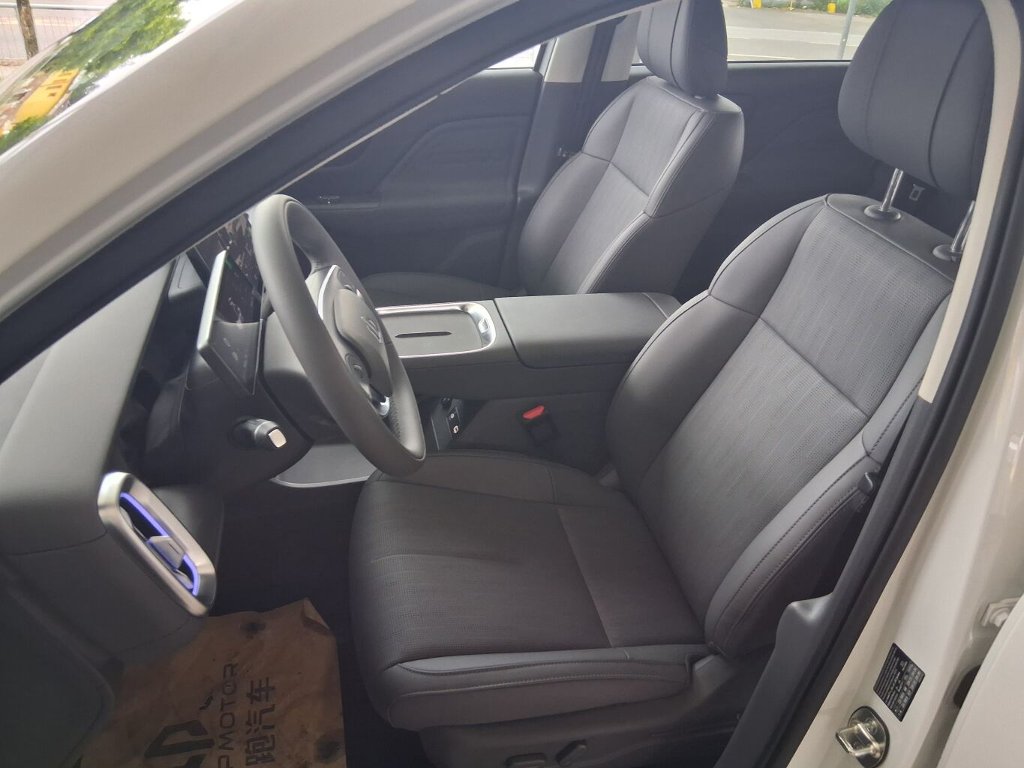 B10 DESIGN HYBRID EV 218 k, 18,8 kWh