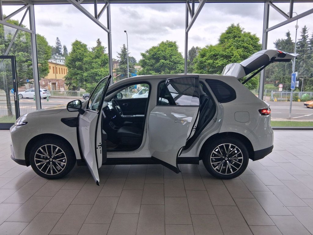 B10 DESIGN HYBRID EV 218 k, 18,8 kWh