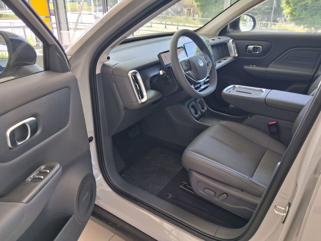 B10 DESIGN HYBRID EV 218 k, 18,8 kWh