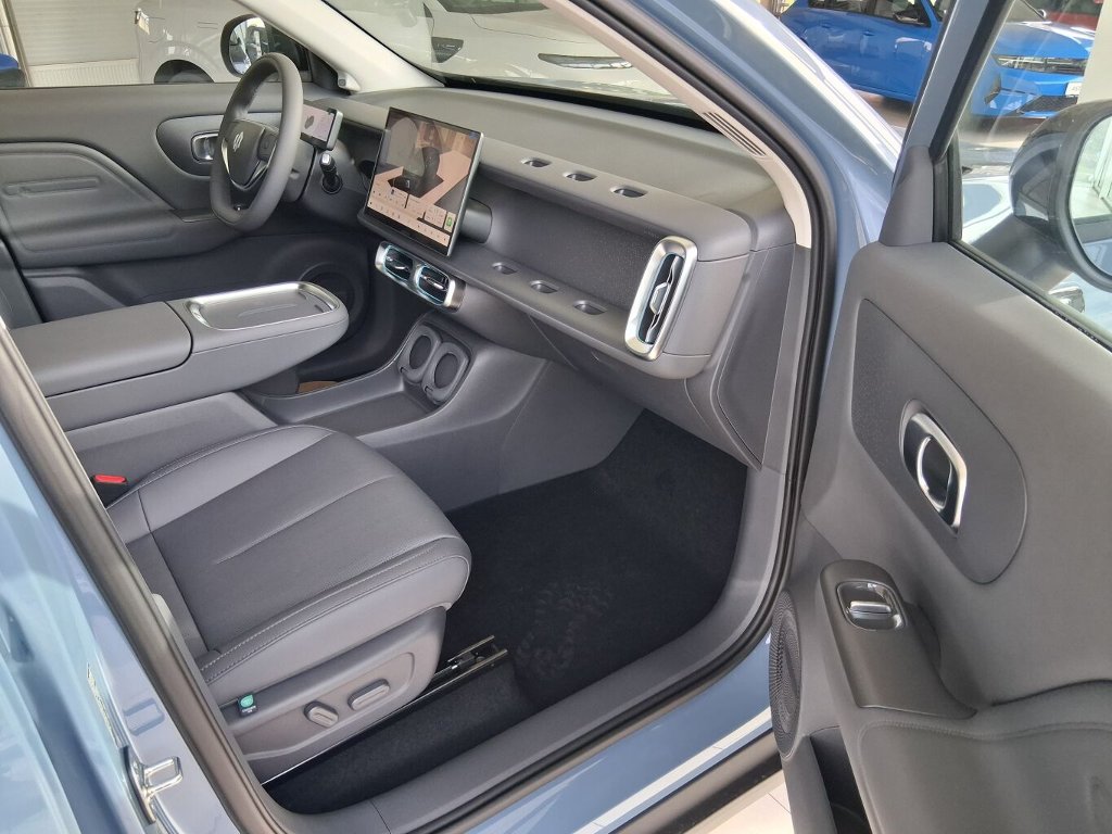 B10 DESIGN HYBRID EV 218 k, 18,8 kWh
