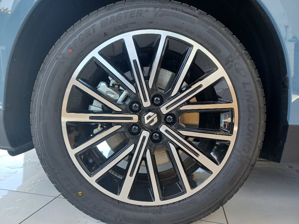 B10 DESIGN HYBRID EV 218 k, 18,8 kWh