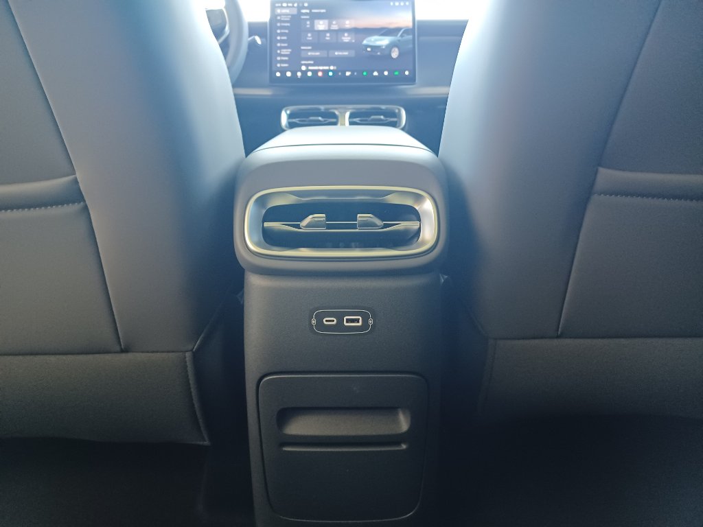 B10 DESIGN HYBRID EV 218 k, 18,8 kWh